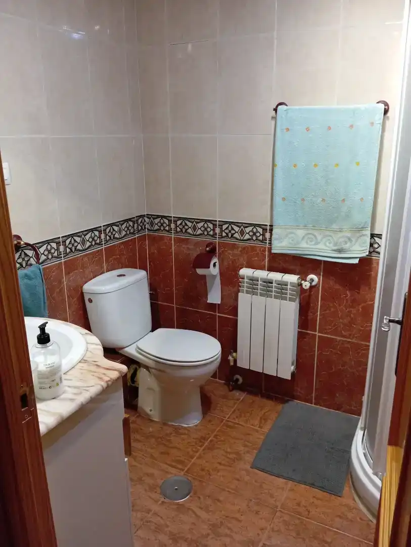 Bany de Casa o xalet en venda en Villanueva de la Torre amb Aire condicionat i Piscina