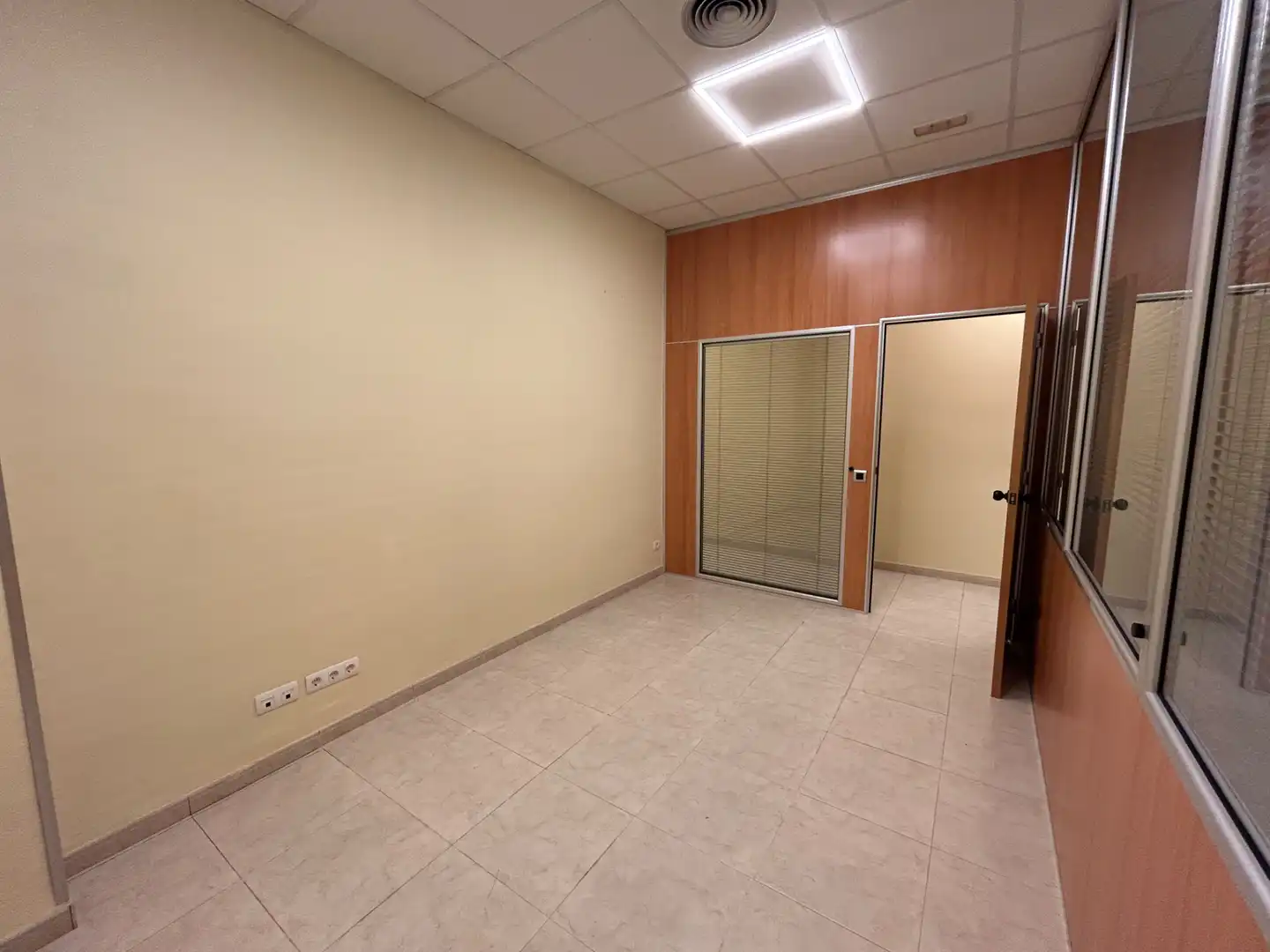 Business premises for sale in Carrer de Pere Badia, imagen 9