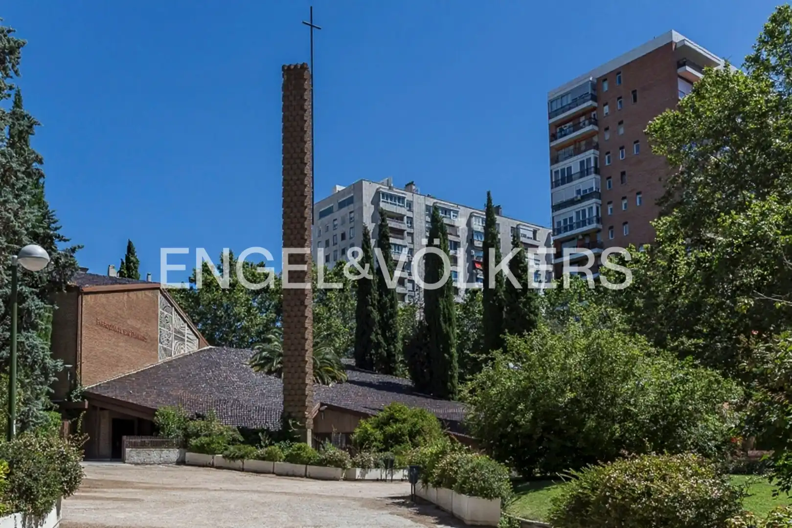 Außenansicht von Wohnung zur Miete in Madrid mit Klimaanlage, Heizung und Privatgarten