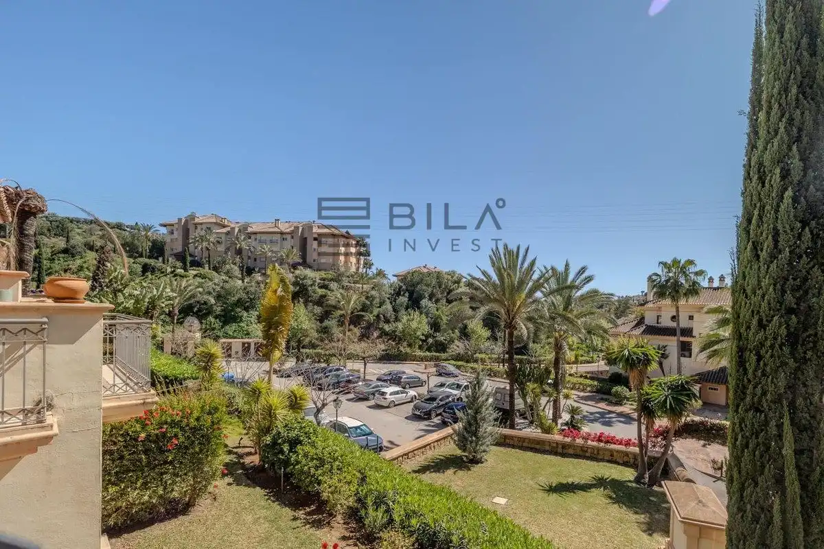 Vista exterior de Pis en venda en Marbella amb Aire condicionat, Terrassa i Traster