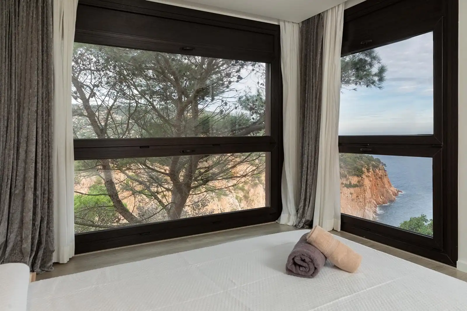 Dormitori de Casa o xalet en venda en Begur amb Aire condicionat, Terrassa i Piscina