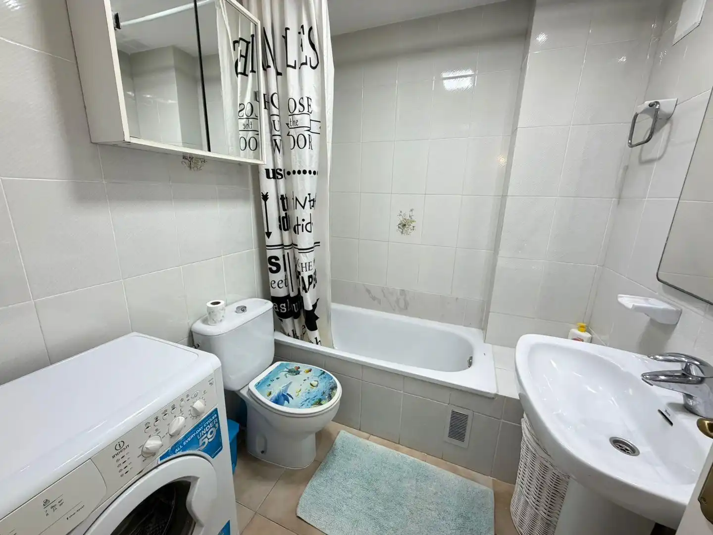 Baño de Apartamento en venta en Torrevieja con Aire acondicionado, Terraza y Amueblado