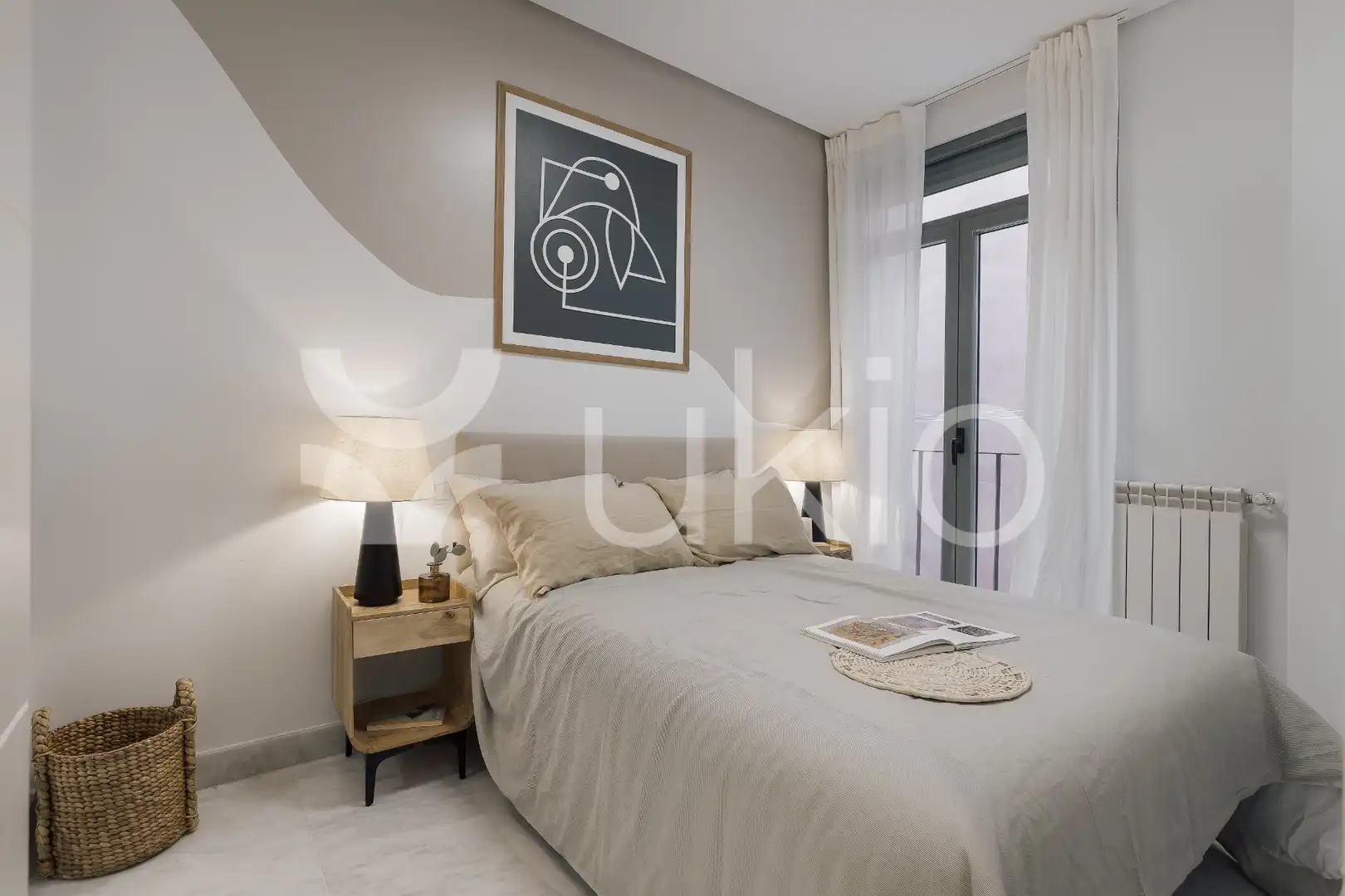 Dormitori de Apartament de lloguer en Madrid amb Aire condicionat, Calefacció i Moblat