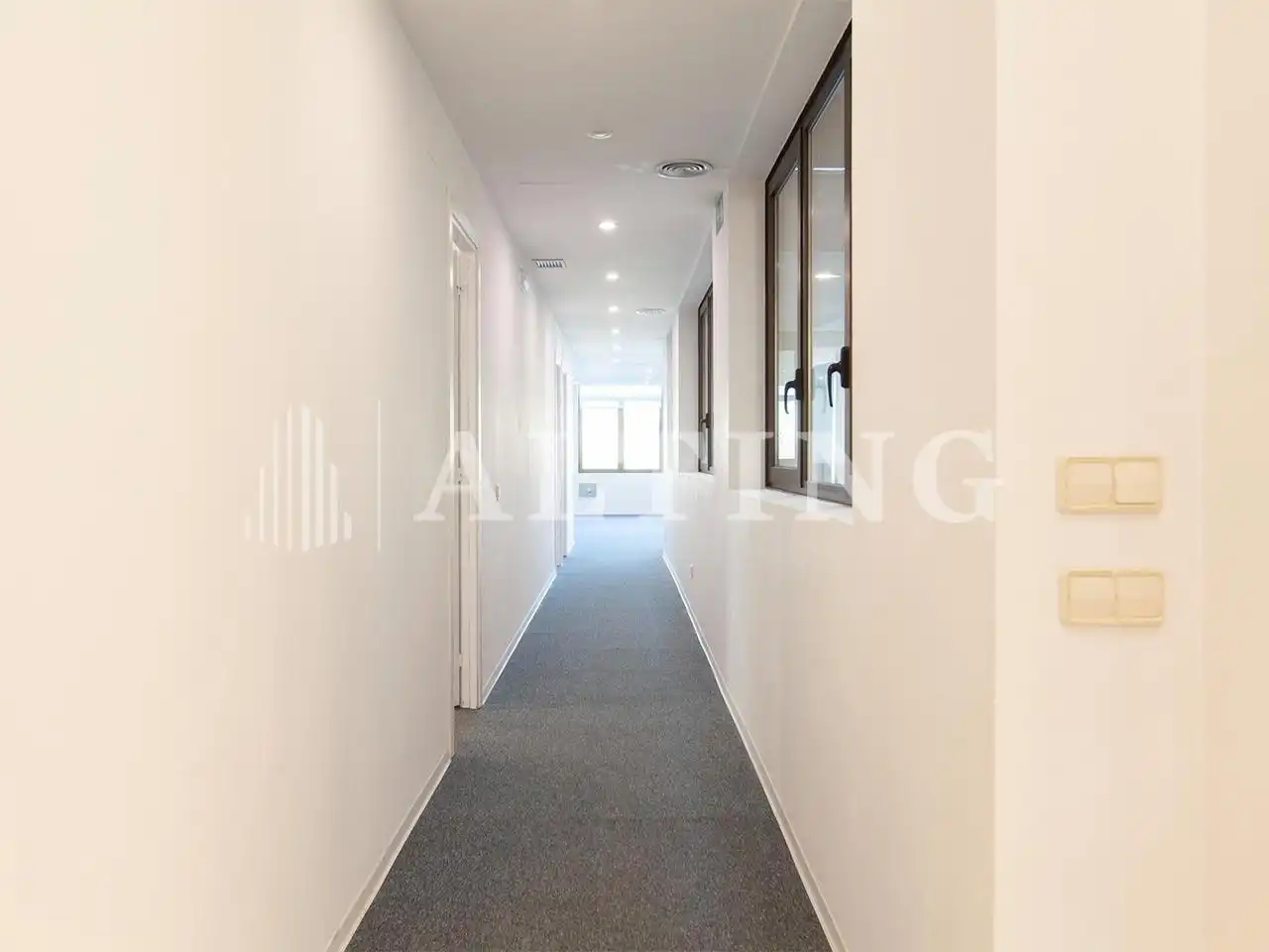 Office space with lift to rent in Catalunya, imagen 31