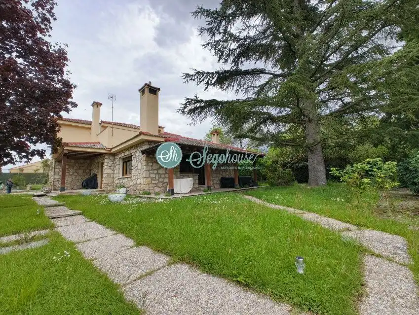 Exterior view of Houses for sale in Segovia  with Heating