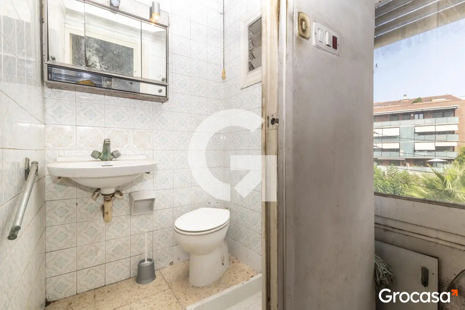 Baño de Piso en venta en Molins de Rei con Horno, Lavadora y Balcón
