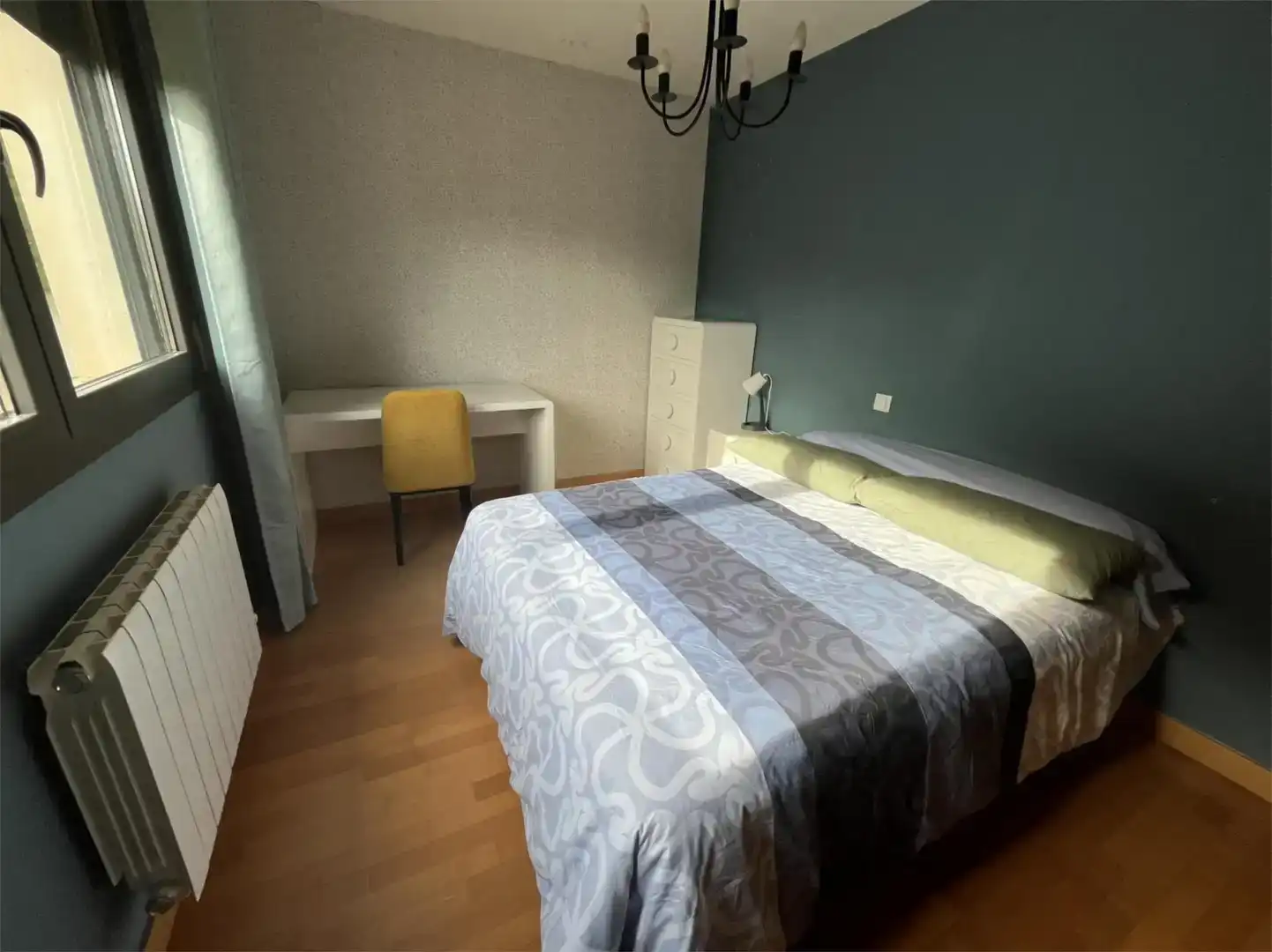 Habitación de Casa o chalet para compartir en Aranda de Duero con Jardín privado, Parquet y Amueblado