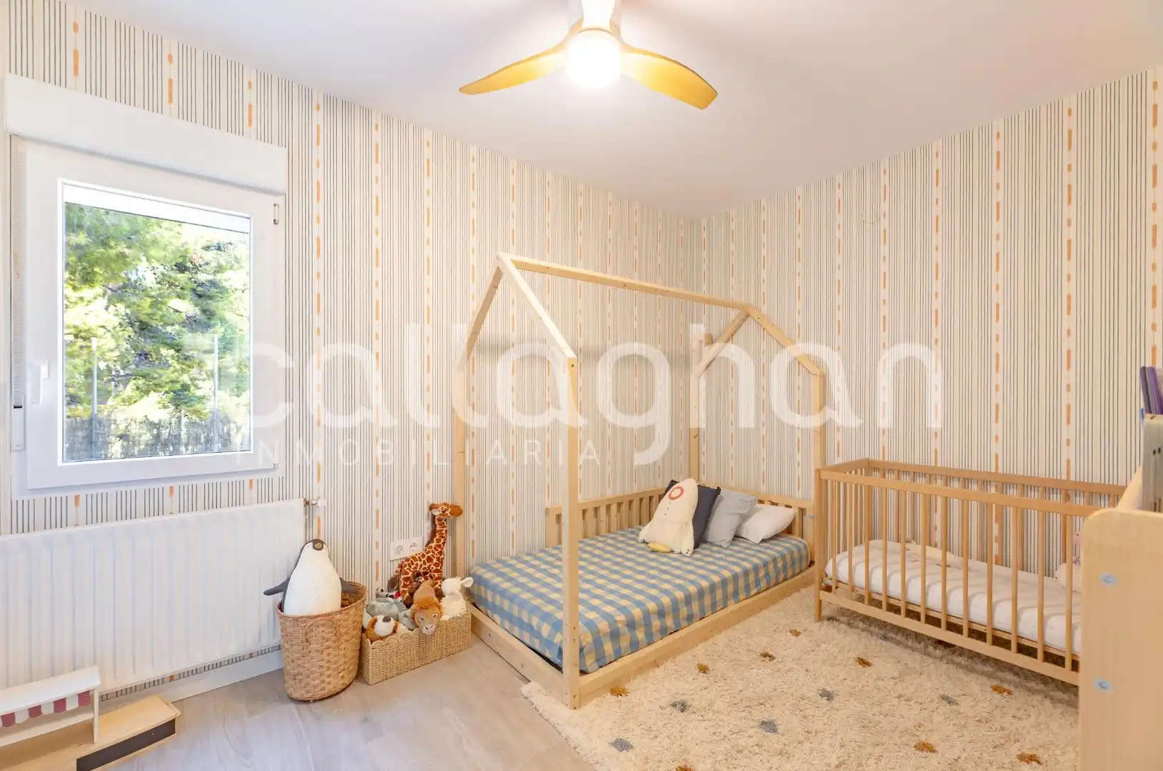 Habitación de Casa adosada en venta en Godella con Aire acondicionado, Calefacción y Jardín privado
