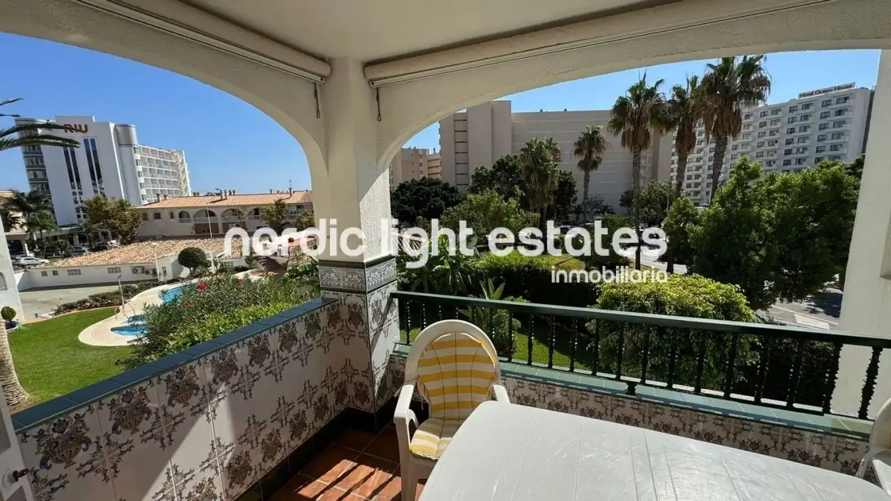 Piso con piscina en venta en La Carihuela - Los Nidos, imagen 2