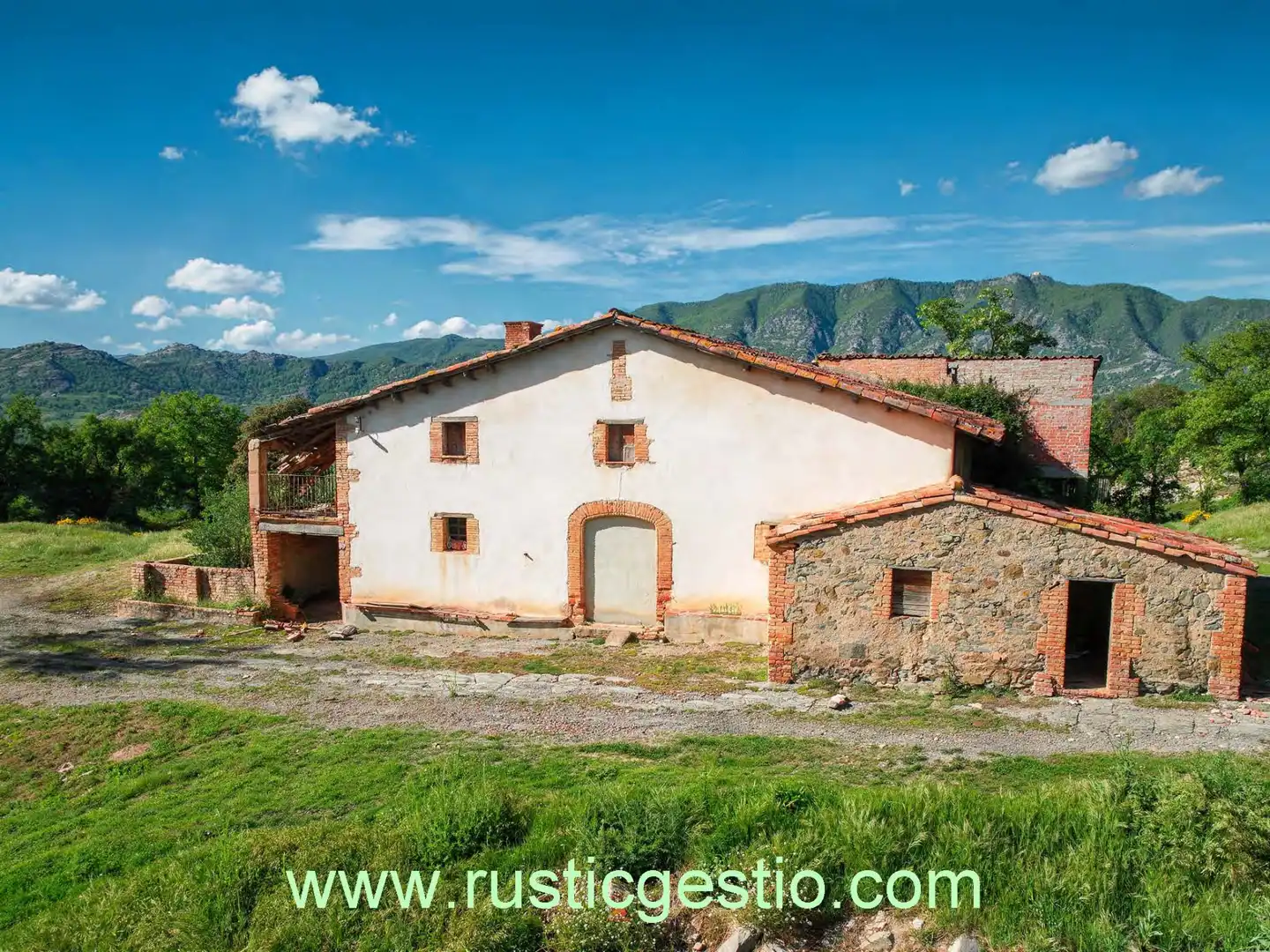 Vista exterior de Finca rústica en venta en Sant Pere de Torelló con Jardín privado