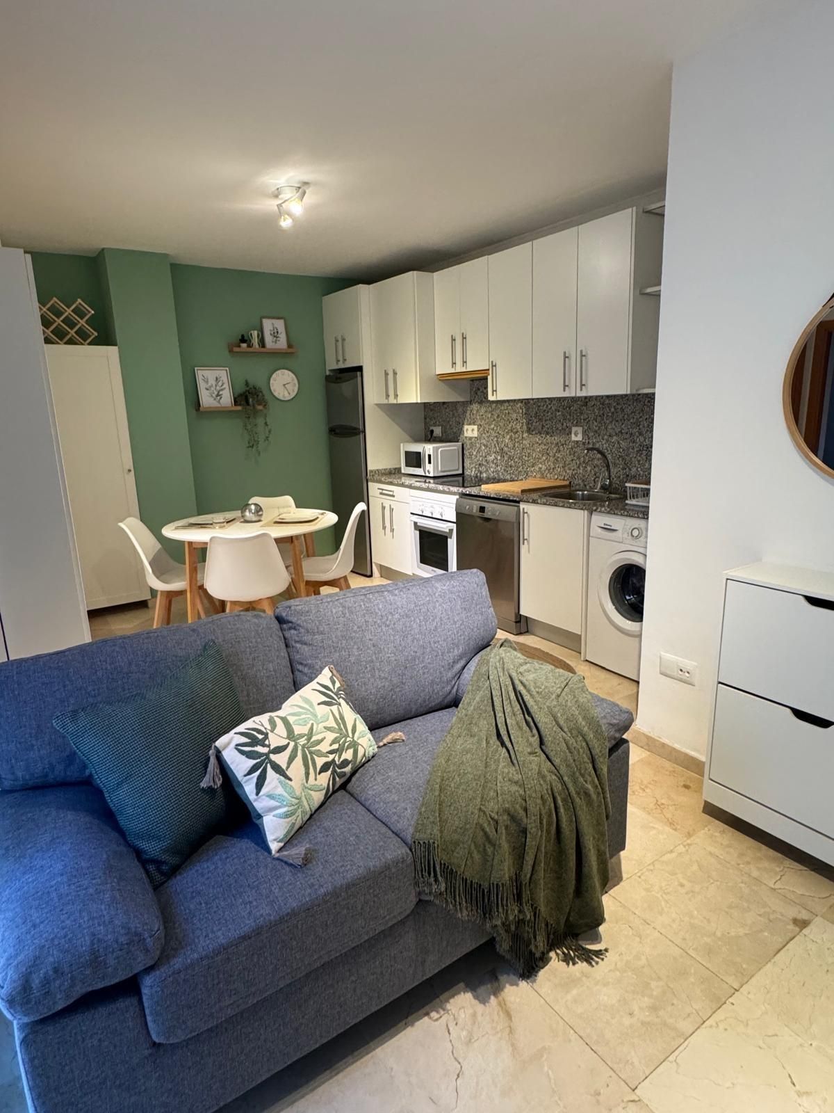 Cuina de Pis de lloguer en Málaga Capital amb Aire condicionat i Moblat