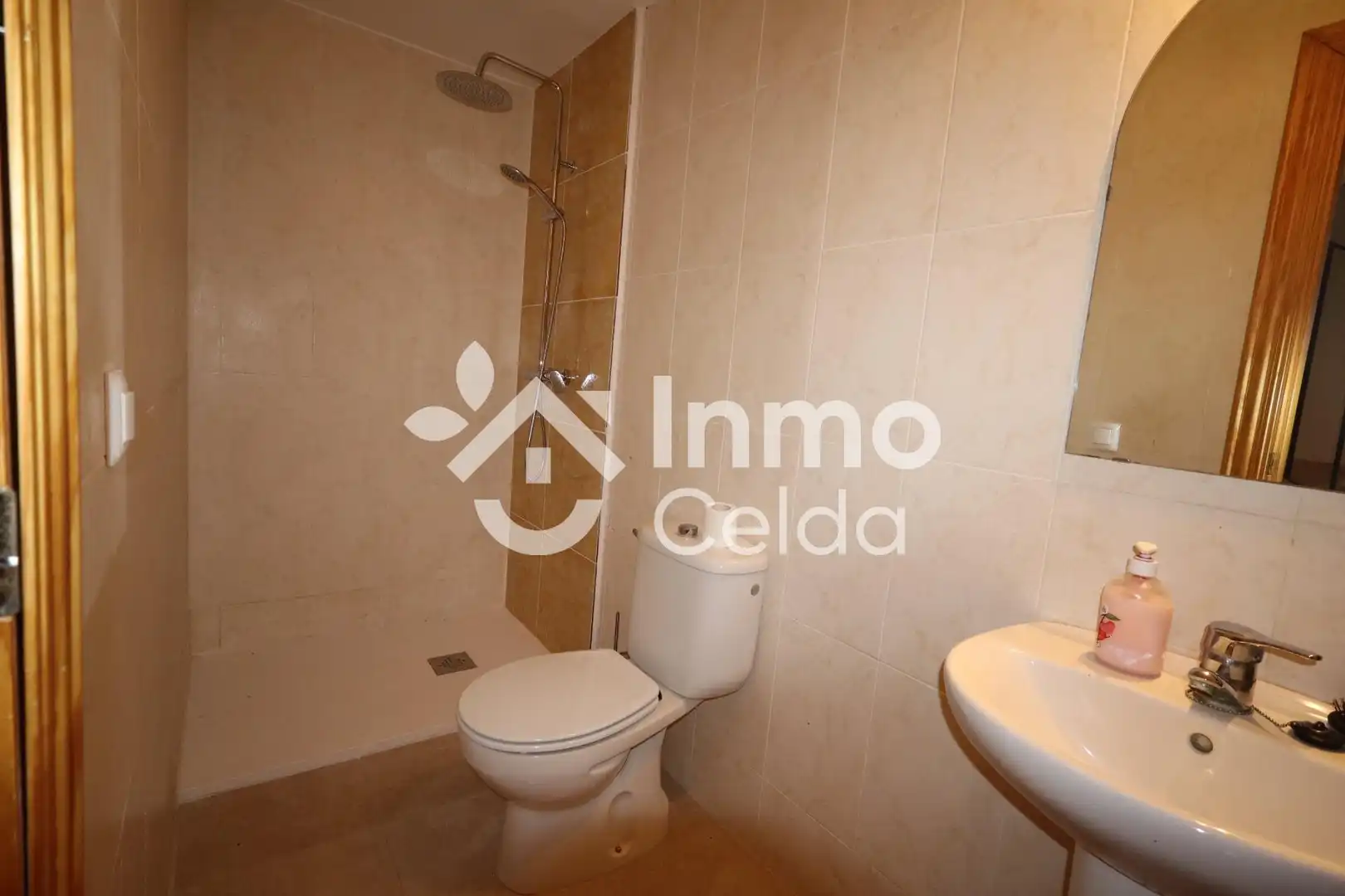 Casa adosada en venta en Chiva con Calefacción, Jardín privado y Terraza