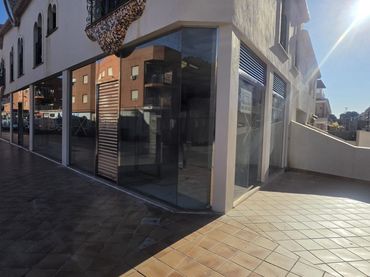 Local comercial de lloguer a Calle Alcántara 3