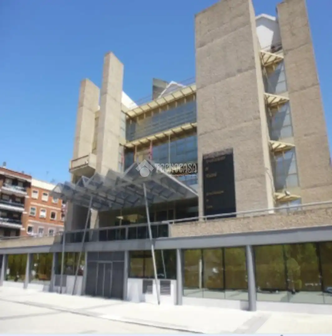 Vista exterior de Pis en venda en Madrid amb Aire condicionat i Moblat
