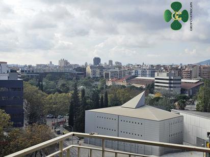 Exterior view of Flat for sale in  Barcelona Capital  with Air Conditioner and Balcony