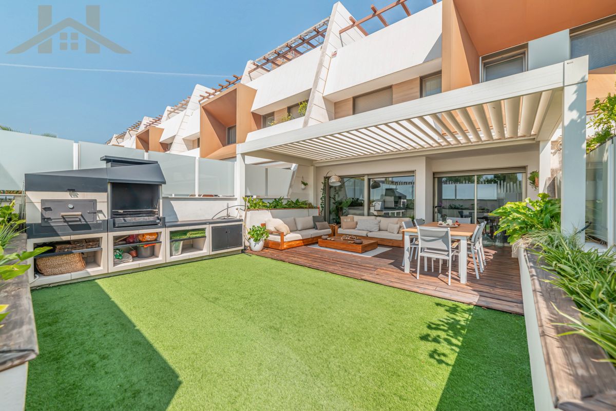 Terrace of House or chalet for sale in Tres Cantos  with Air Conditioner, Heating and Private garden