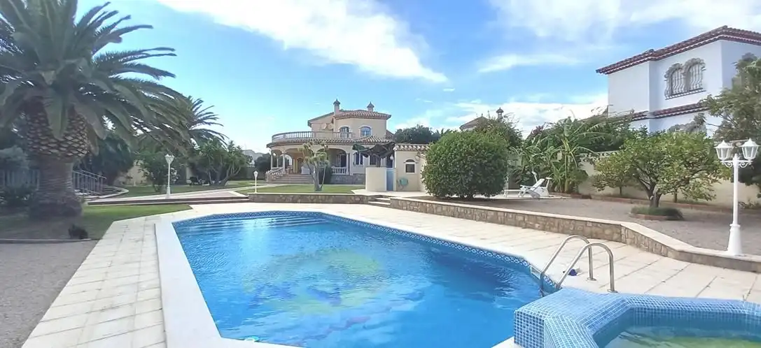Piscina de Casa o xalet en venda en Mont-roig del Camp amb Aire condicionat, Calefacció i Jardí privat