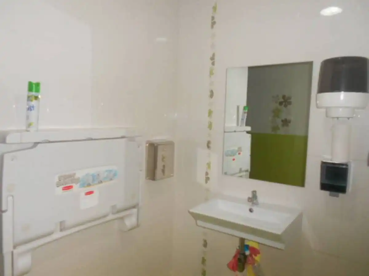 Badezimmer von Geschaftsraum zur Miete in Artés mit Klimaanlage