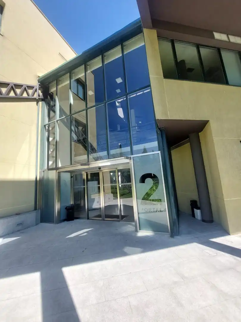 Vista exterior de Local en venta en Las Rozas de Madrid