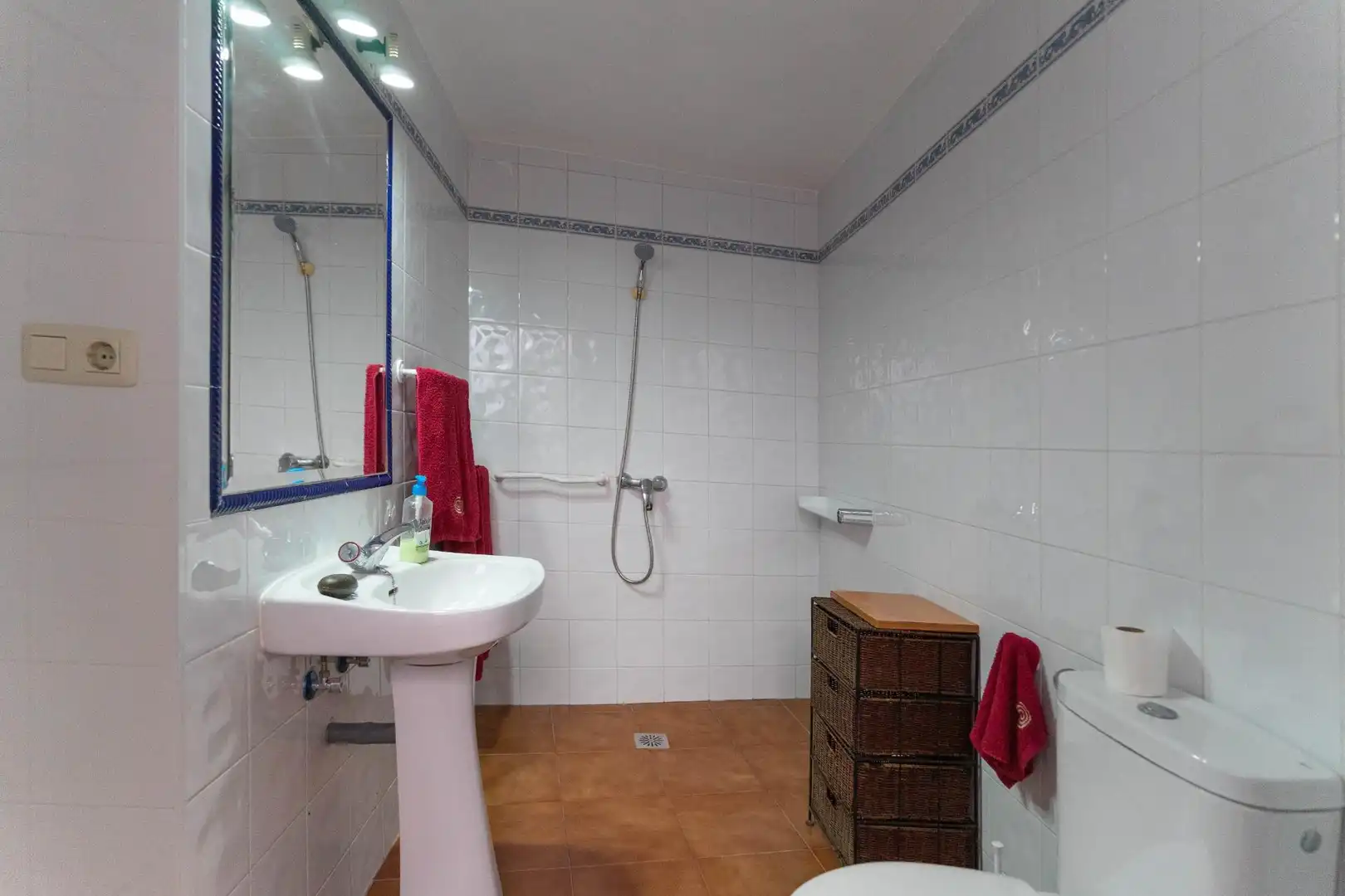 Badezimmer von Erdgeschoss zur Miete in Alhaurín El Grande mit Terrasse, Abstellraum und Möbliert