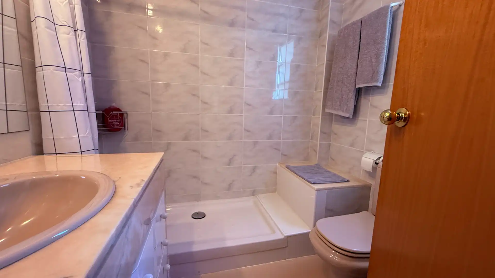 Badezimmer von Wohnung zum Verkauf in Cornellà de Llobregat mit Klimaanlage, Heizung und Möbliert