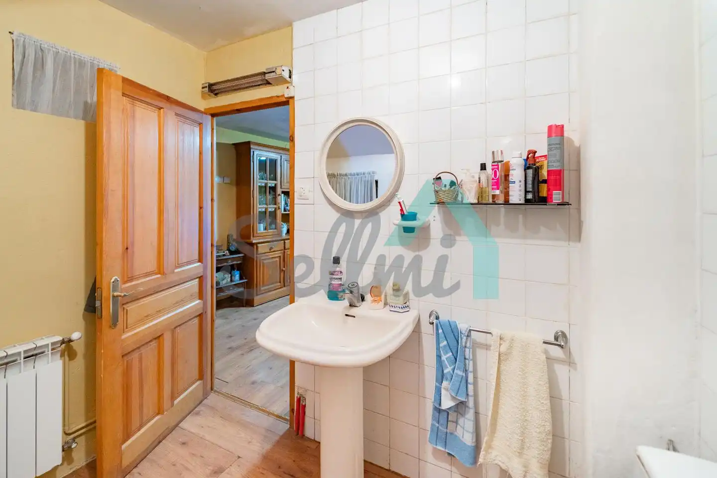 Badezimmer von Einfamilien-Reihenhaus zum Verkauf in Onís mit Heizung, Abstellraum und Balkon