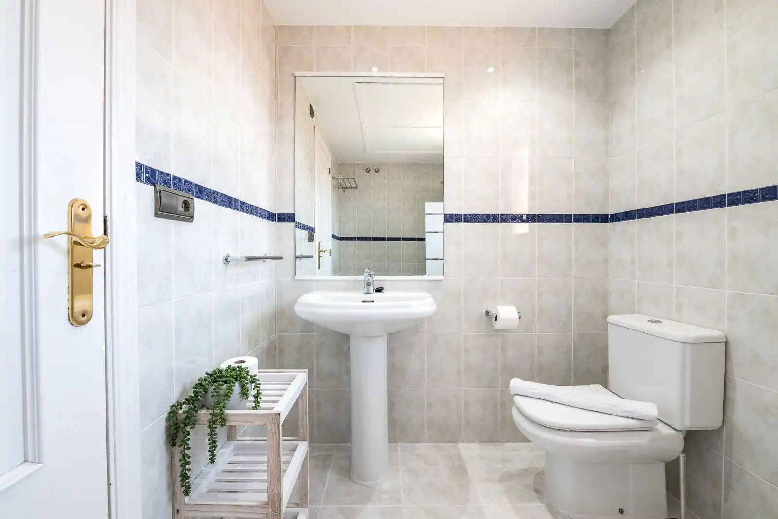 Baño de Casa adosada en venta en Marbella con Aire acondicionado, Calefacción y Jardín privado