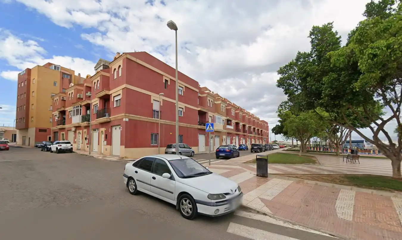 Vista exterior de Casa adosada en venda en Roquetas de Mar amb Terrassa, Traster i Moblat