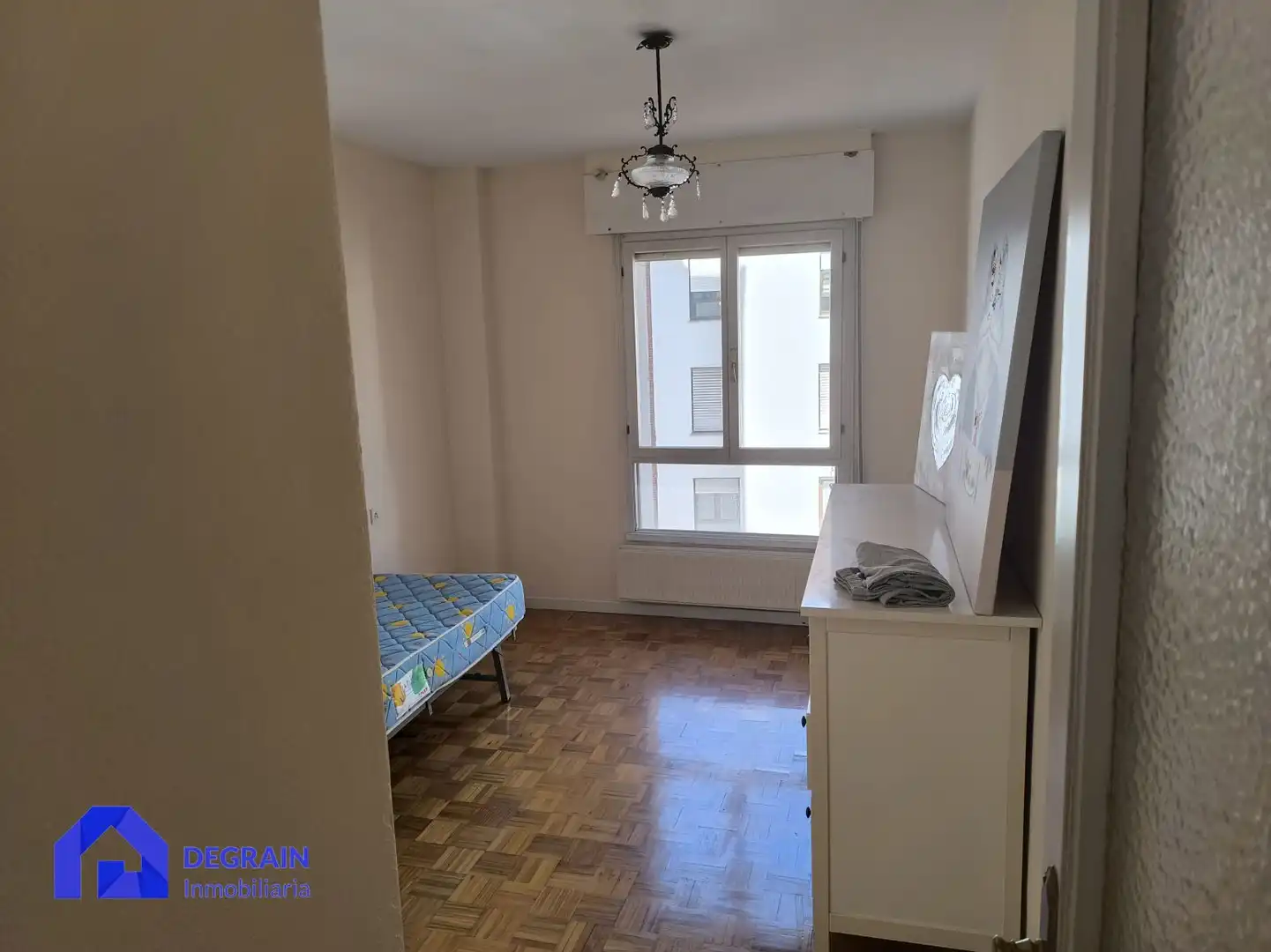 Dormitori de Pis en venda en Oviedo  amb Traster