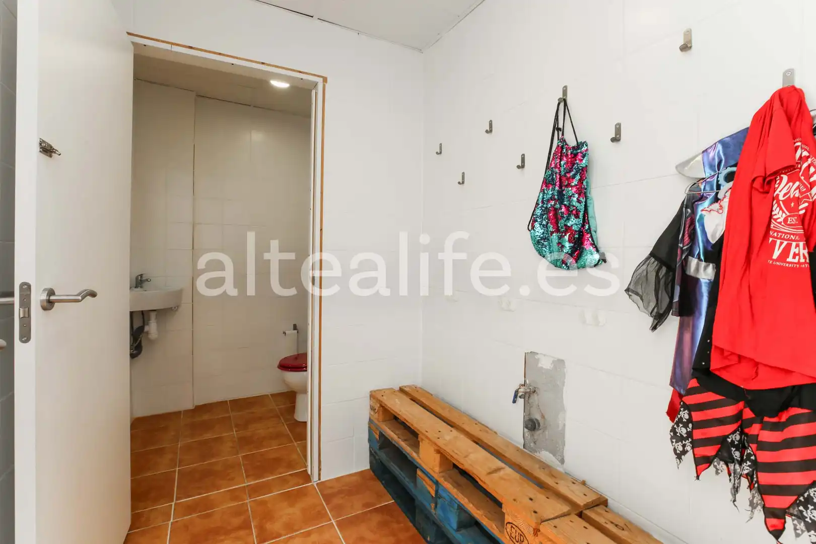 Badezimmer von Geschaftsraum zum Verkauf in Calpe / Calp mit Terrasse