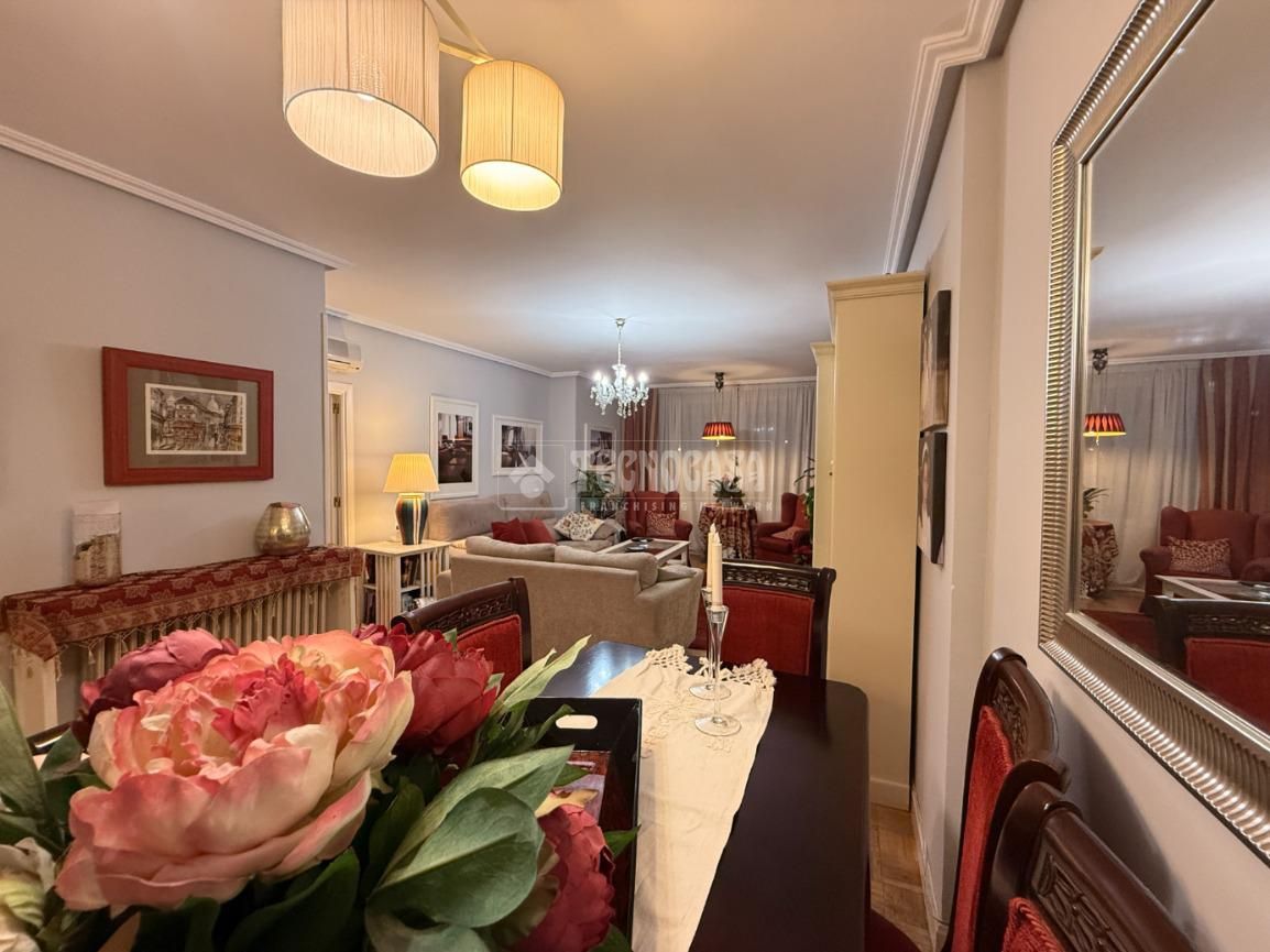Dining room of Flat for sale in  Madrid Capital  with Air Conditioner, Heating and Parquet flooring