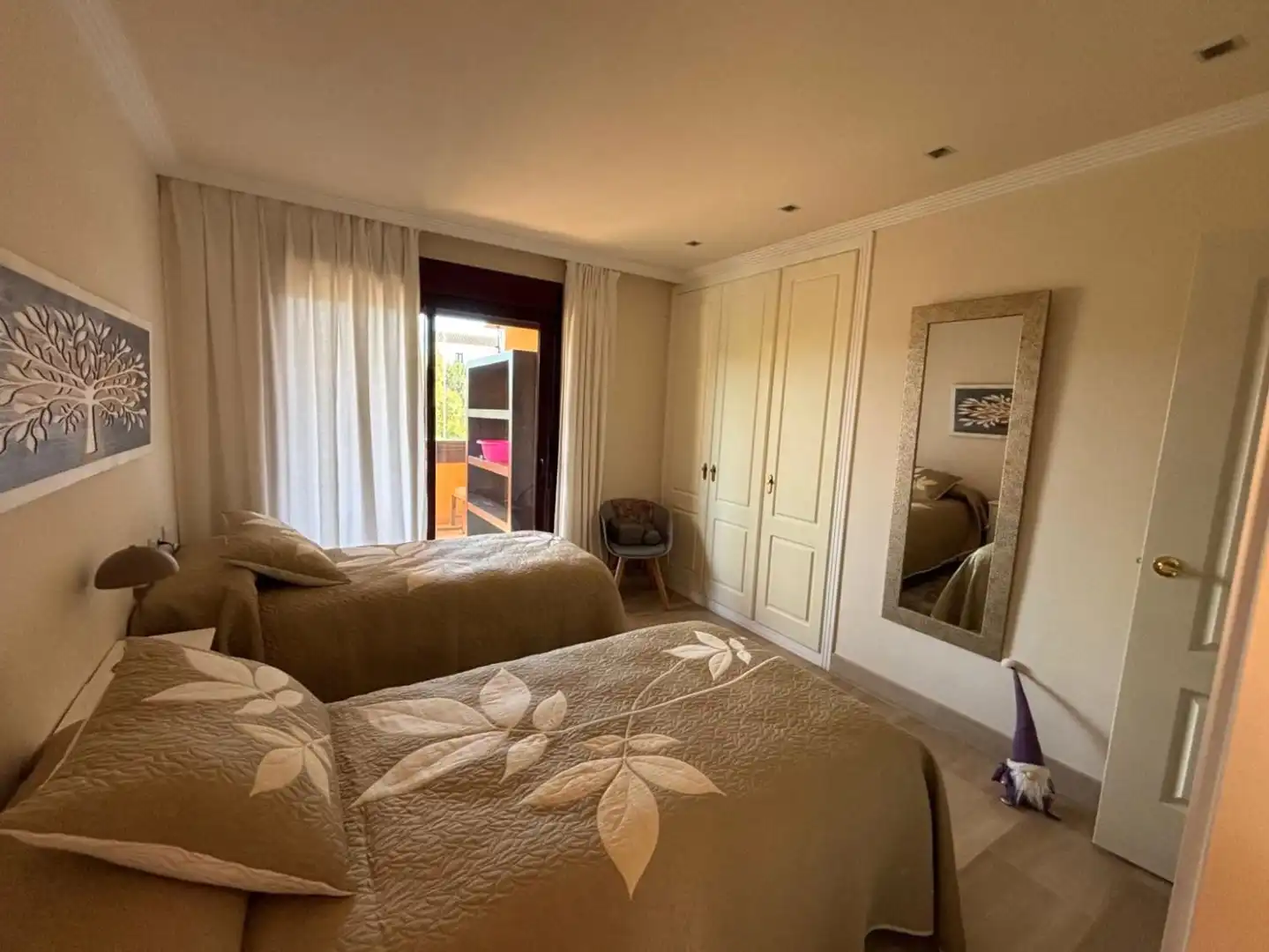 Dormitori de Apartament de lloguer en Sotogrande amb Aire condicionat, Calefacció i Terrassa