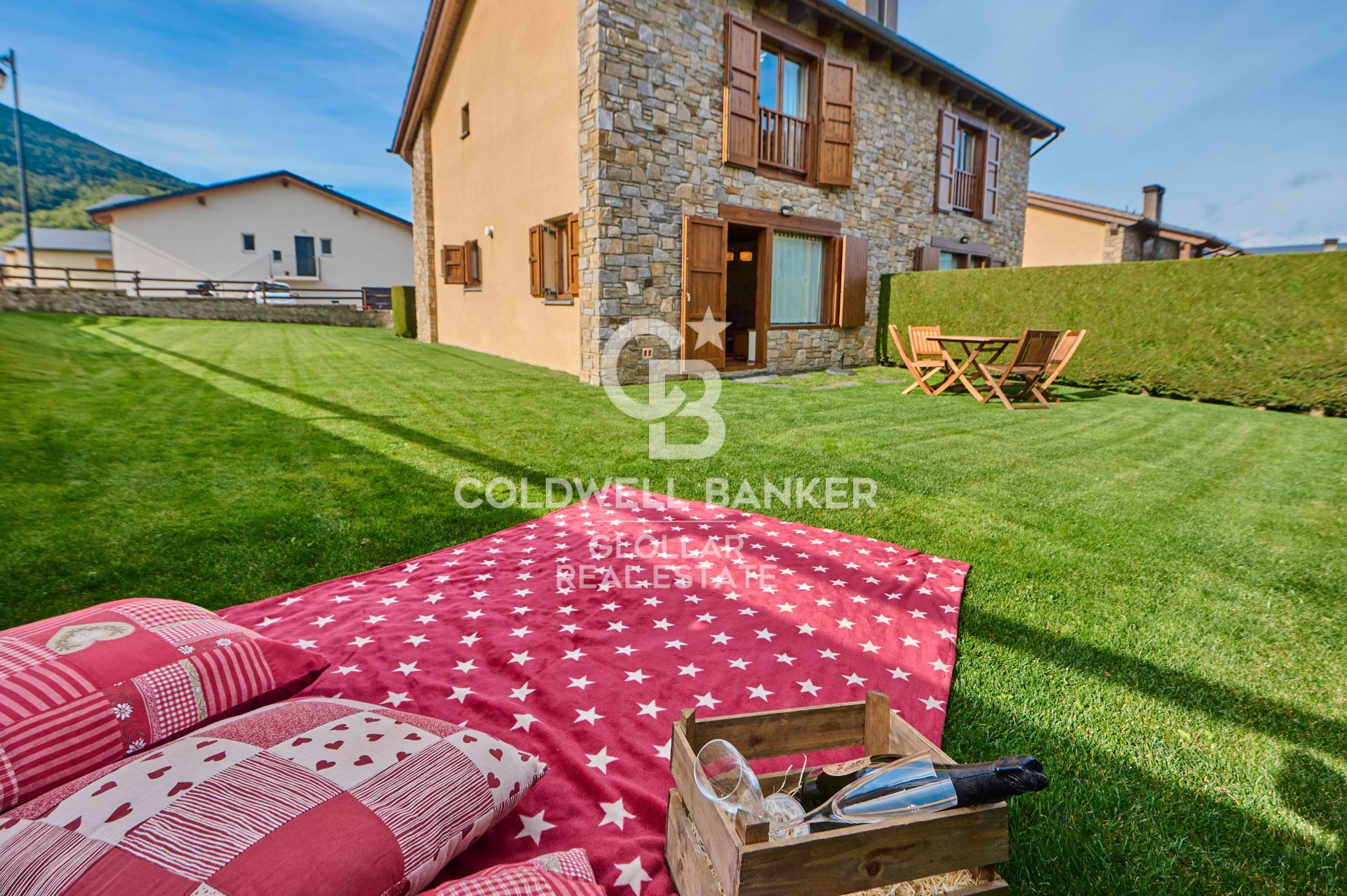 Vista exterior de Casa adosada en venta en Err con Calefacción, Jardín privado y Parquet