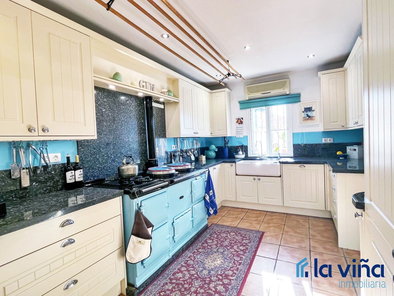 Kitchen of House or chalet for sale in Villanueva de la Concepción  with Air Conditioner, Terrace and Storage room