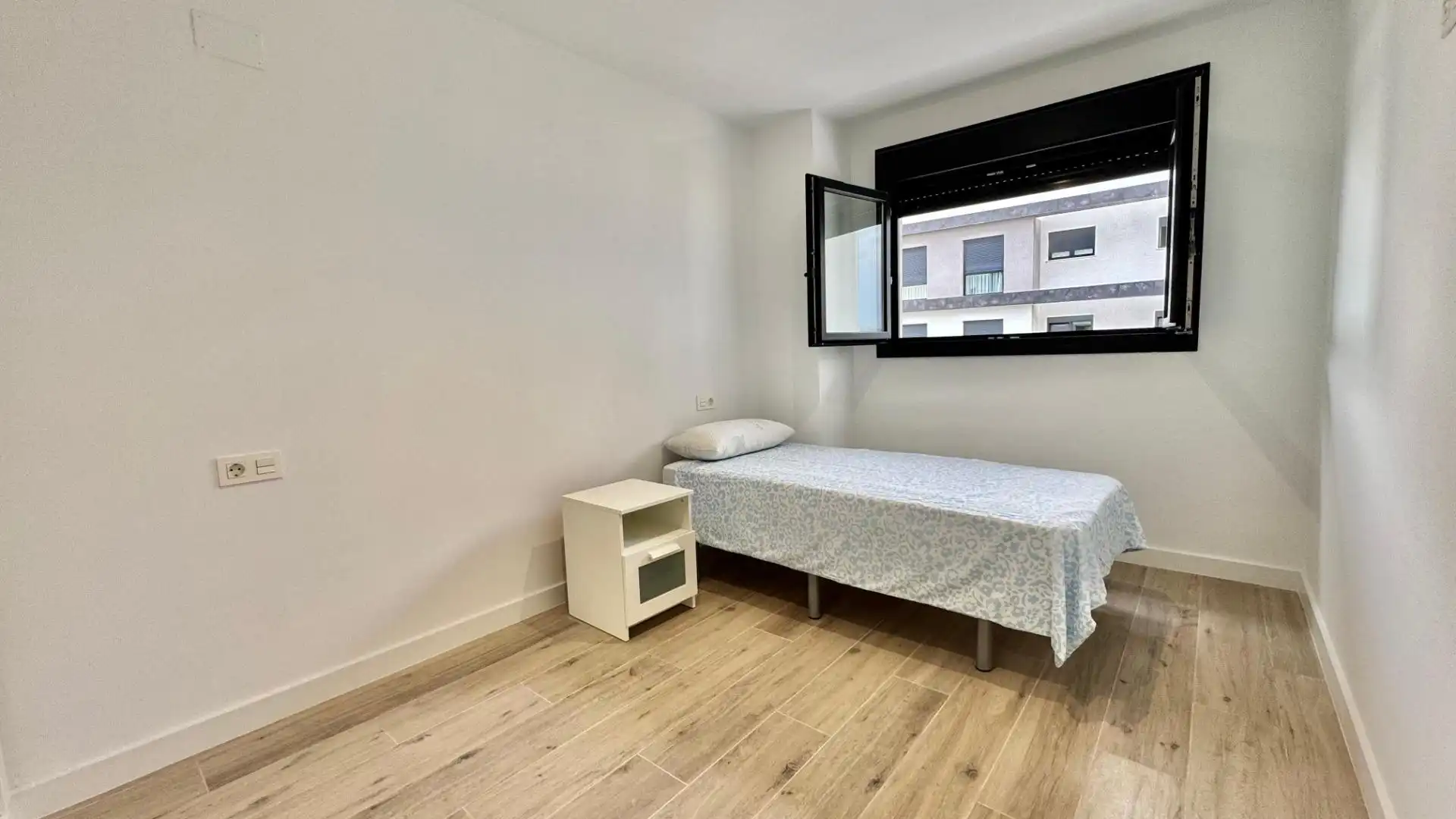 Flat with terrace to rent in Avenida de la Marina Española, imagen 12