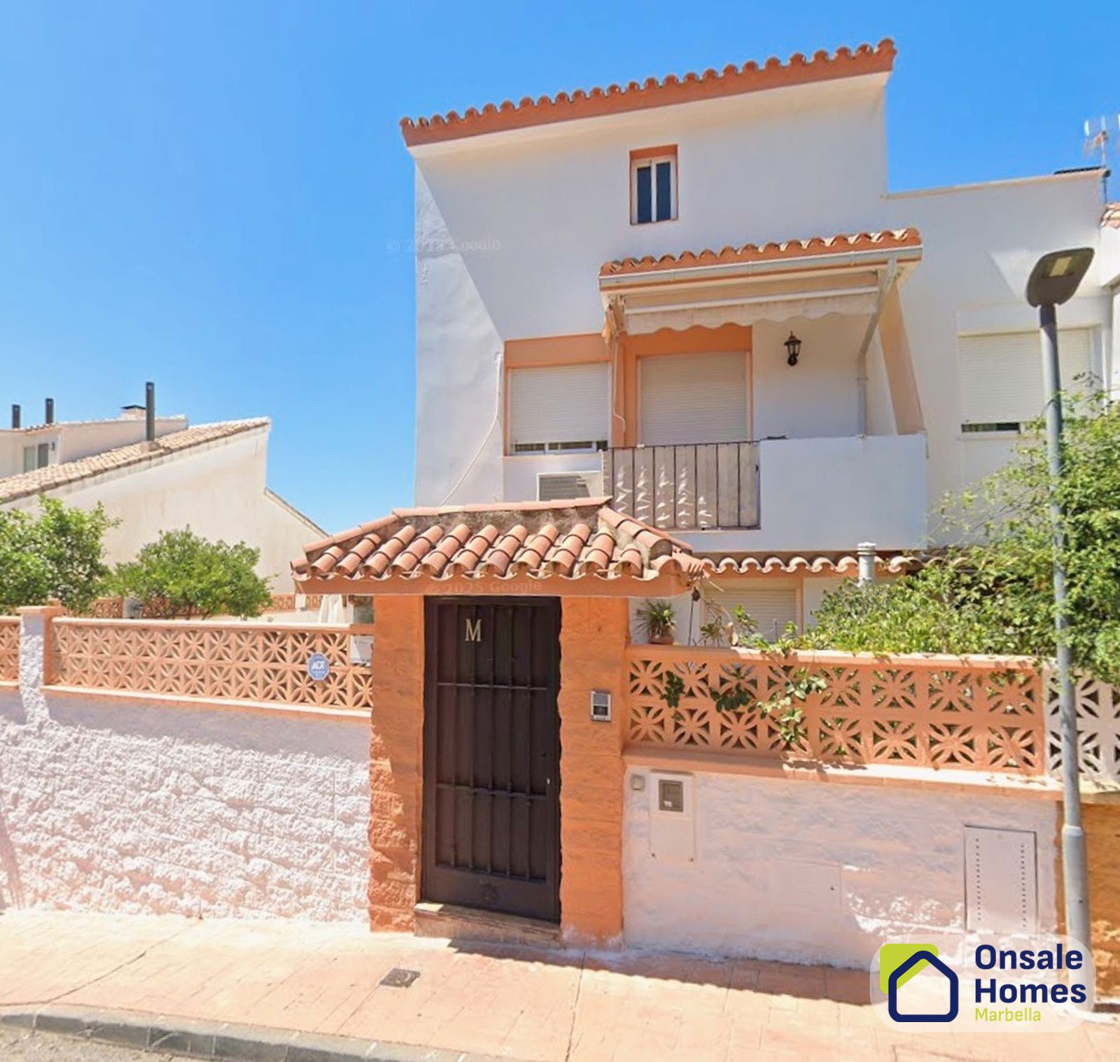 Vista exterior de Casa adosada en venda en Marbella amb Traster, Forn i Balcó