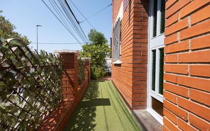 Vista exterior de Casa o xalet en venda en Sant Vicenç Dels Horts amb Terrassa, Traster i Balcó