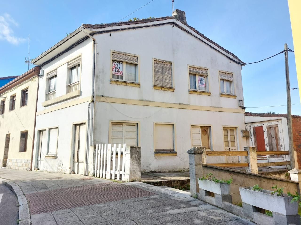 Vista exterior de Casa o xalet en venda en Avilés amb Terrassa