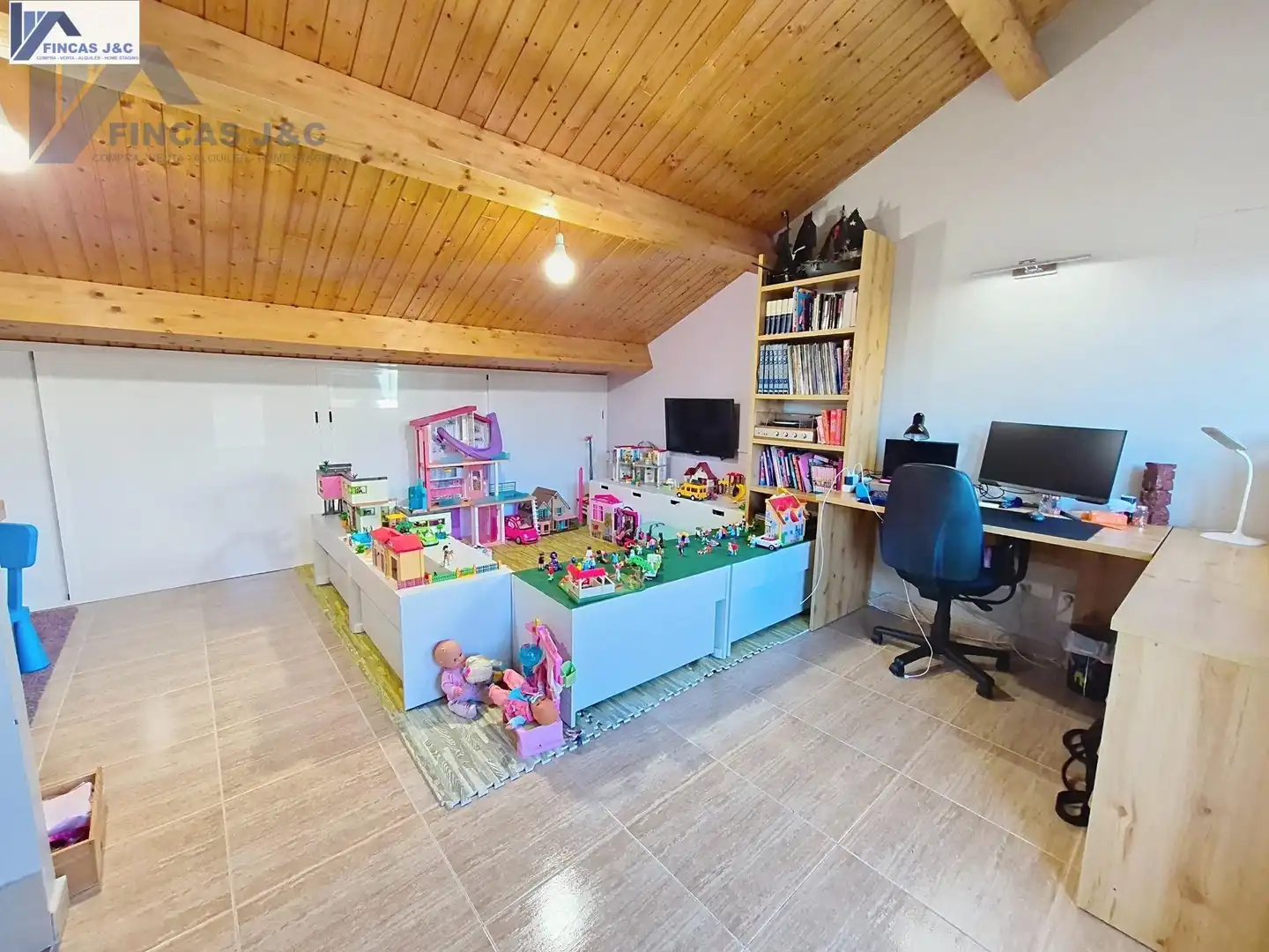 Casa adosada en venta en Zaragoza con Aire acondicionado, Calefacción y Jardín privado