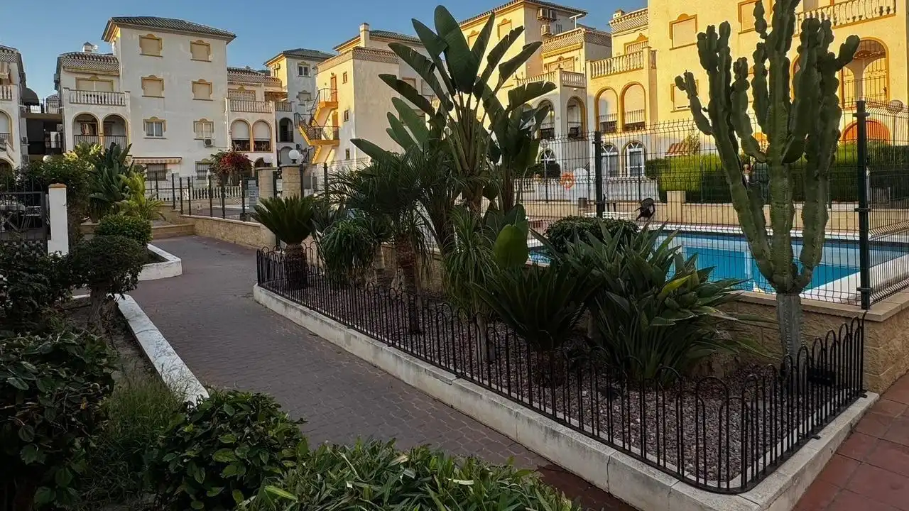 Vista exterior de Apartament en venda en Torrevieja