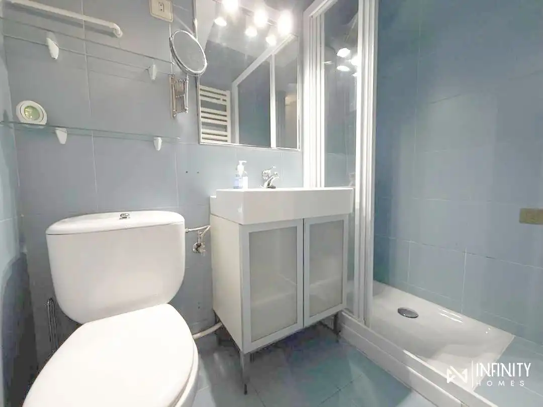 Bathroom of Flat for rent in Bilbao   with Heating and Balcony