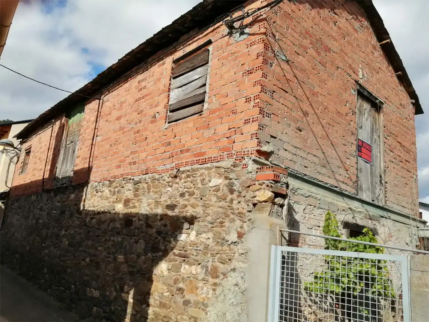 Vista exterior de Casa adosada en venda en Ponferrada
