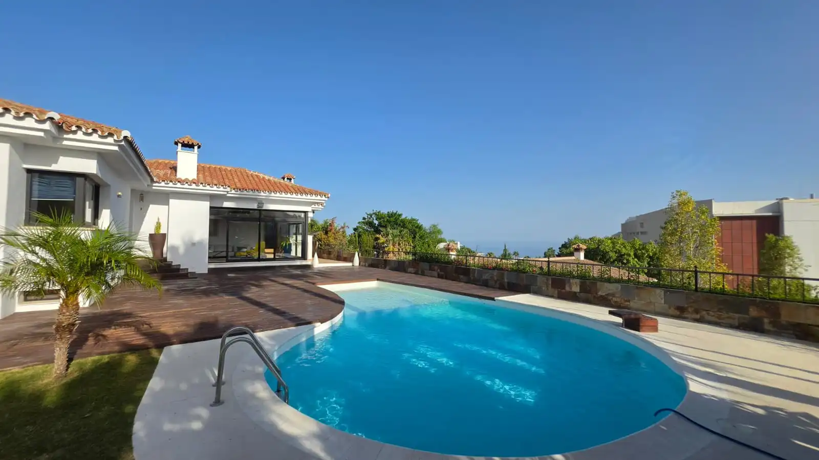 Piscina de Casa o xalet en venda en Fuengirola amb Aire condicionat, Jardí privat i Terrassa