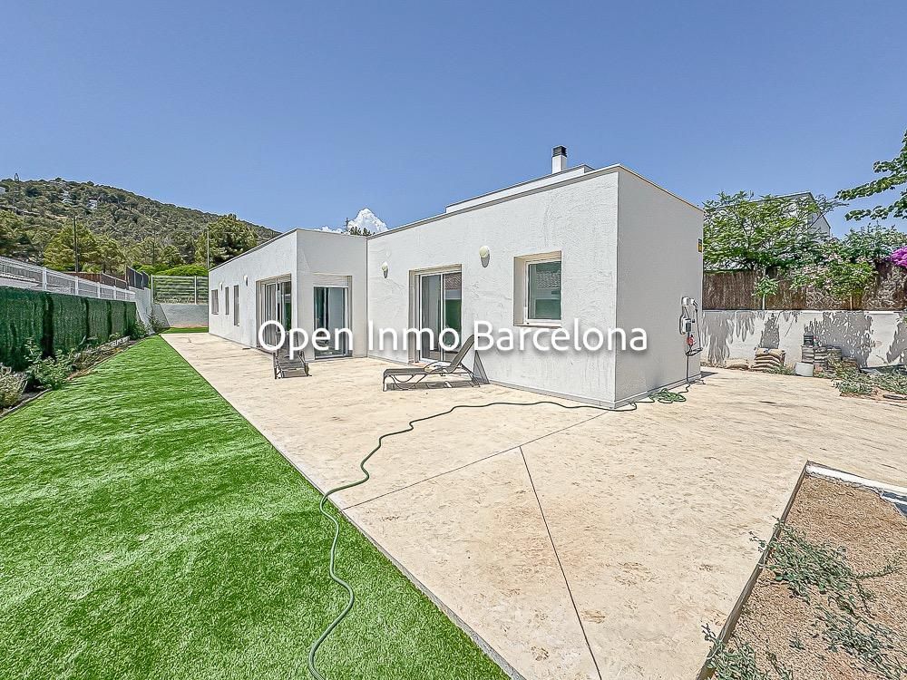Exterior view of House or chalet to rent in Canyelles  with Air Conditioner, Private garden and Storage room