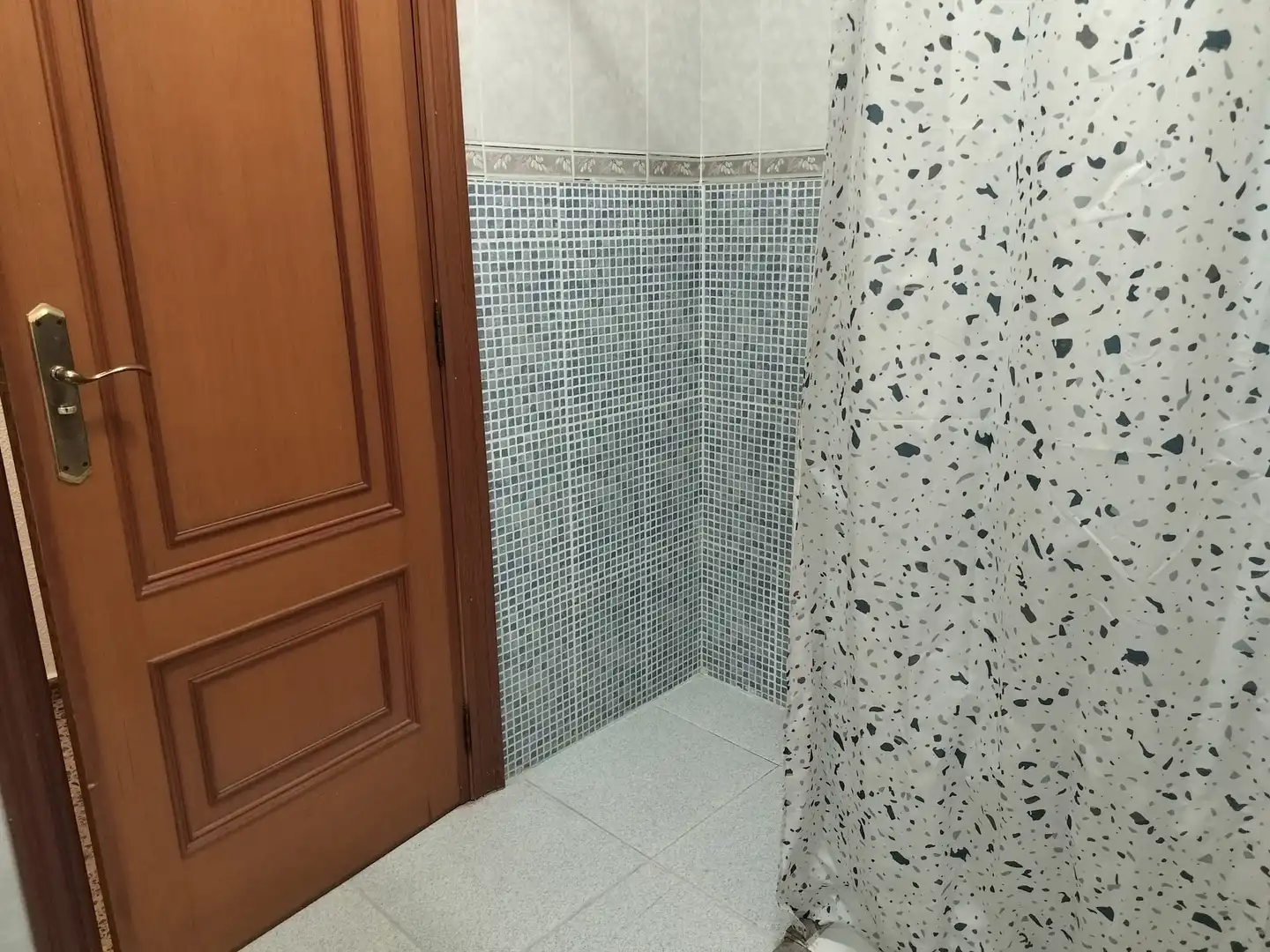 Bany de Casa o xalet en venda en La Pobla de Vallbona amb Terrassa i Traster