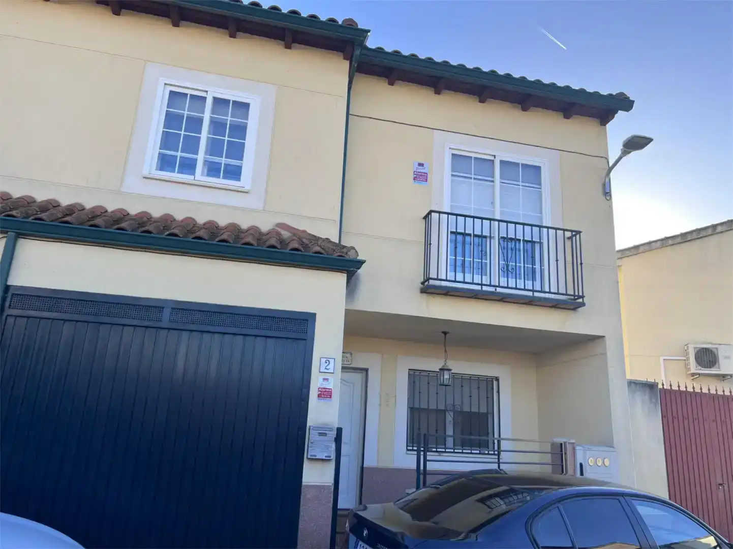 Vista exterior de Casa o xalet en venda en Los Cerralbos amb Aire condicionat i Balcó