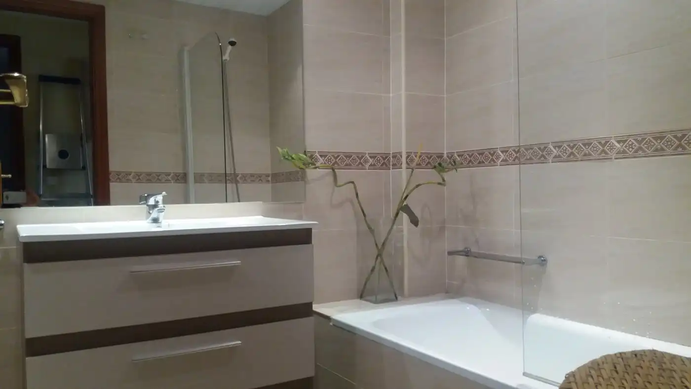Bany de Pis de lloguer en Córdoba amb Aire condicionat, Calefacció i Jardí privat