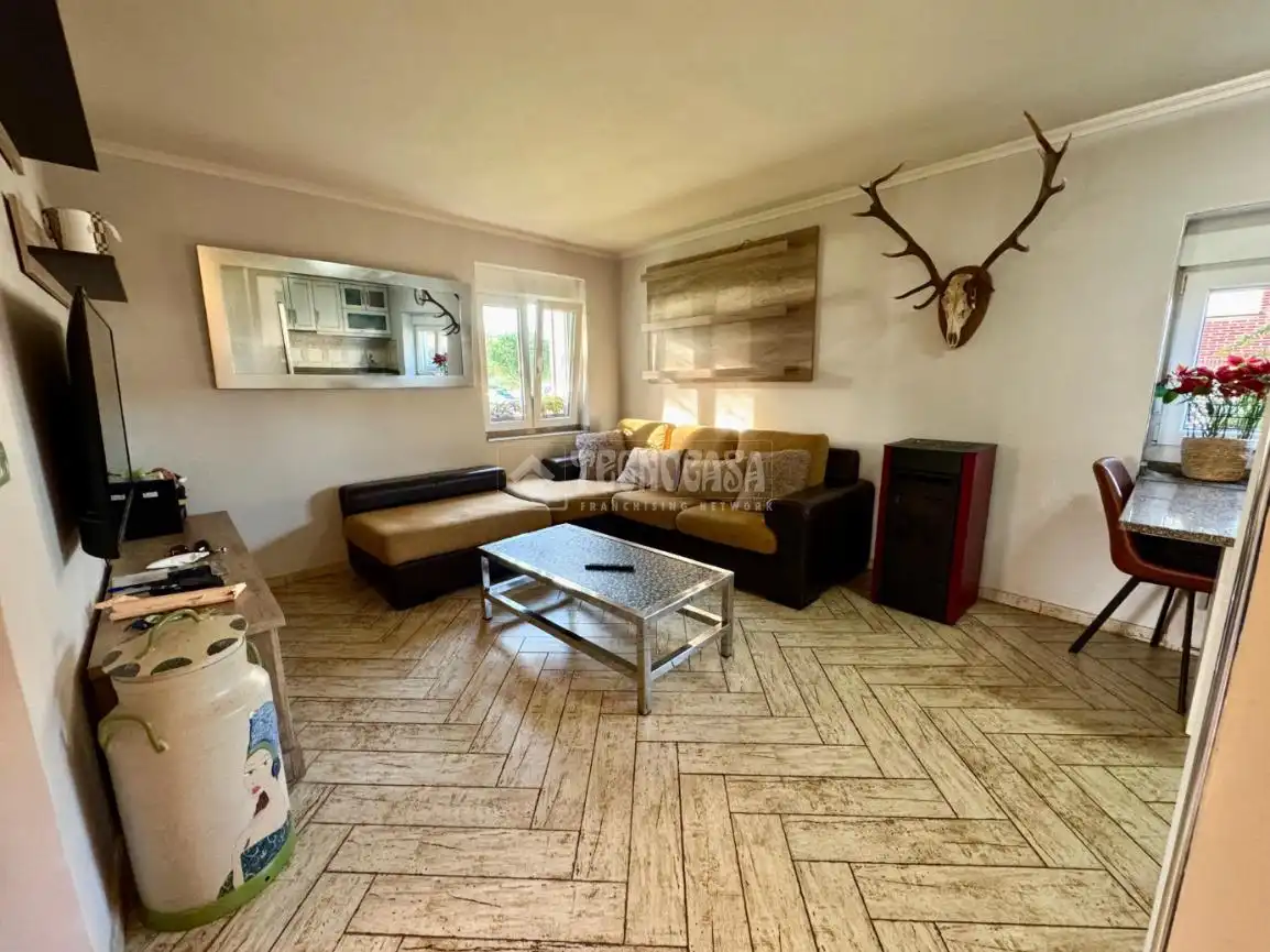 Sala de estar de Piso en venta en El Astillero   con Calefacción, Parquet y Terraza