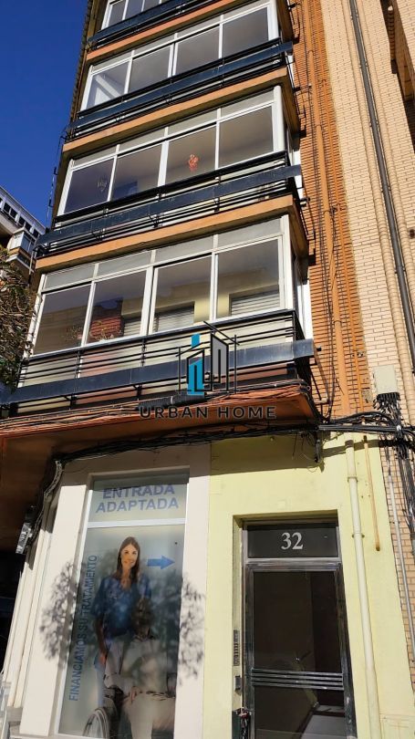 Terrassa de Pis de lloguer en León Capital  amb Calefacció, Terrassa i Traster