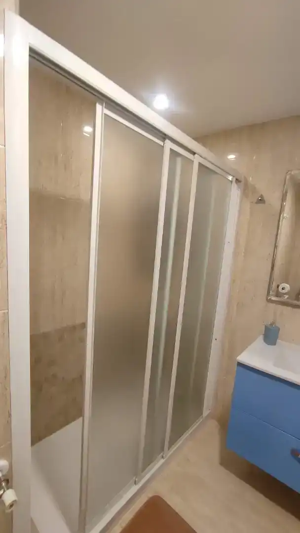 Baño de Piso para compartir en Villanueva del Pardillo con Parquet, Amueblado y Horno